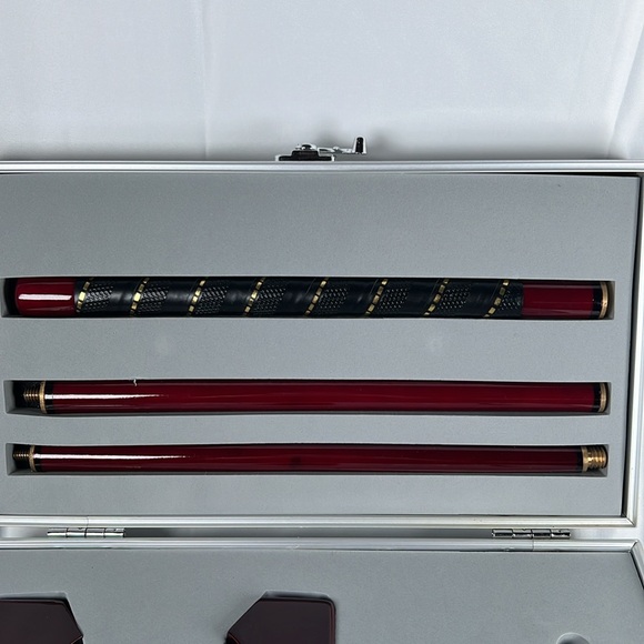 NWOT Portable Golf putter gift set for travel with mini hole cup, balls & putter - Picture 2 of 5